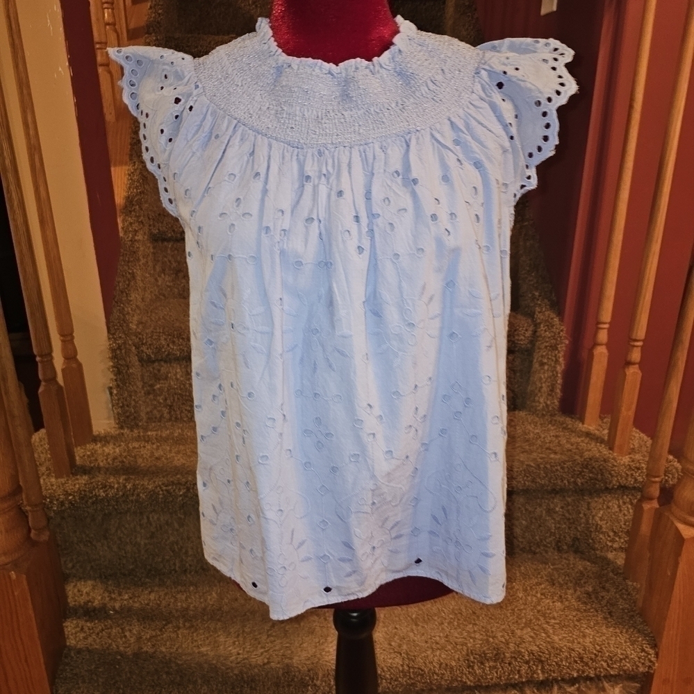 Ann Taylor ashort Sleeve Eyelet Detail Blue Top SP. "B"
